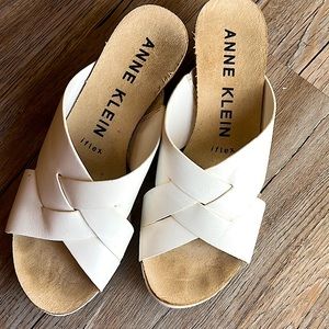 Anne Klein White Leather Sandal Wedges, sz 7
